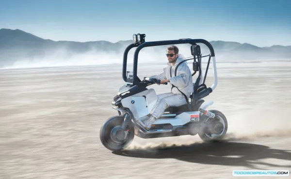 BMW Vision CE: ¿El Futuro del Scooter Eléctrico Sin Casco Vuelve?