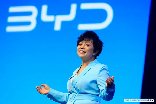 Stella Li y BYD: La Estrategia que Redefine el Mercado Global de VE