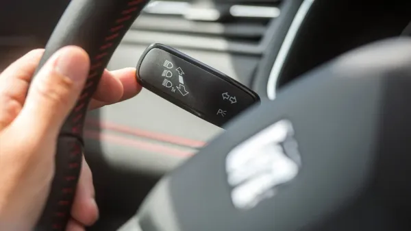 ¿Quién Fue el Primero? La Verdad sobre el Coche con Intermitentes