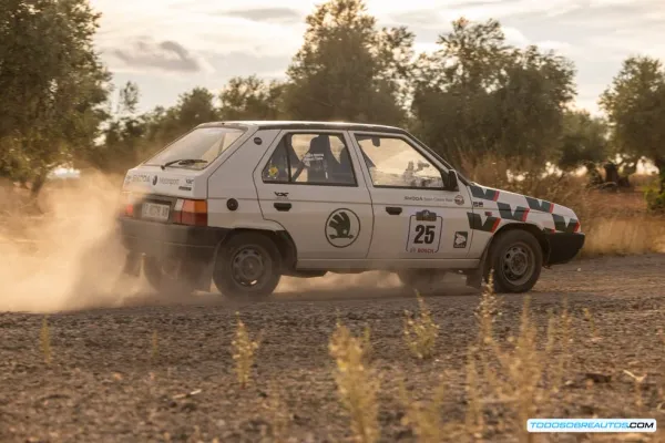 Skoda Favorit en el Spain Classic Raid: La Aventura de Conducir un Clásico del 86