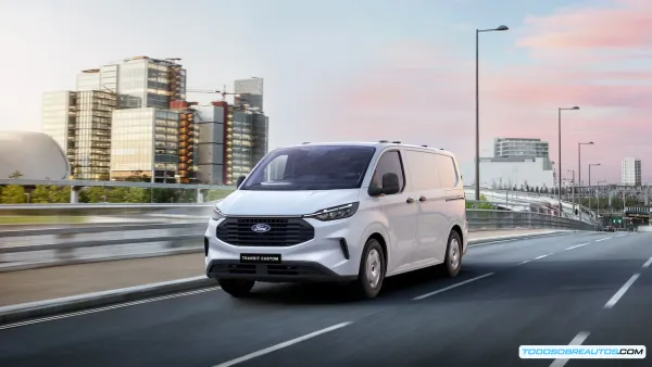 Ford Transit Custom: El Secreto de su Liderazgo y el Futuro Eléctrico de las Vans en UK