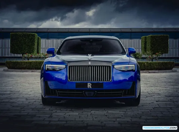 Rolls-Royce Black Badge Ghost Gamer: Lujo a Medida en la Era Pixelada