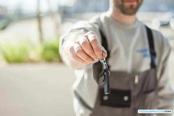 Logística Digital Automotriz: Cómo la Tecnología Reconfigura el Traslado de Vehículos en España