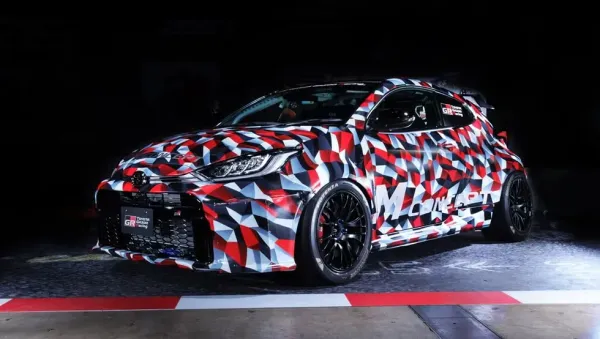 Toyota GR Yaris M Concept: Análisis del Motor Central en Pista y su Legado MR2