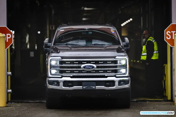 Producción Ford Super Duty vs F-150: ¿Por qué una resiste al incendio de Novelis?