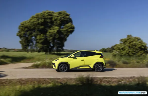 BYD vs Tesla en España: Análisis de la nueva red de cargadores ultrarrápidos y su impacto