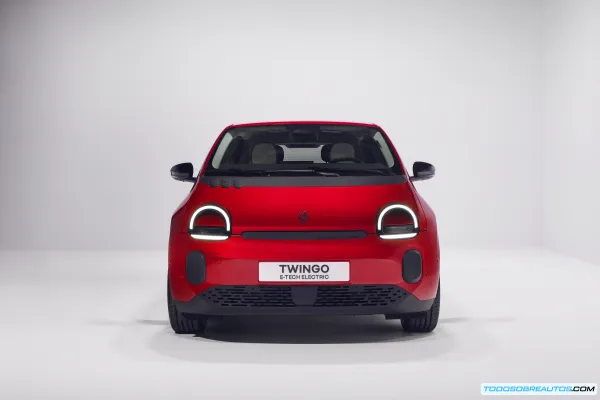 Renault Twingo E-Tech vs Dacia Spring: Análisis de precios y equipamiento del nuevo eléctrico urbano