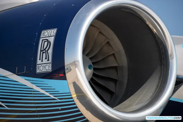 Marcas de coches que fabrican aviones: historia y transferencia tecnológica